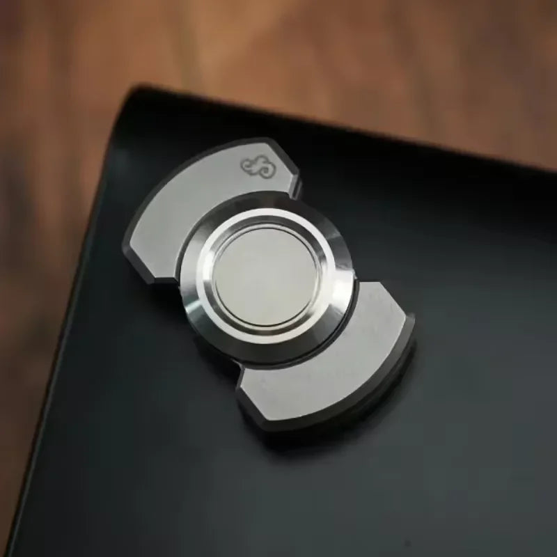 Borwger 3-in-1 Metal Fidget Spinner – Slider & Clicker